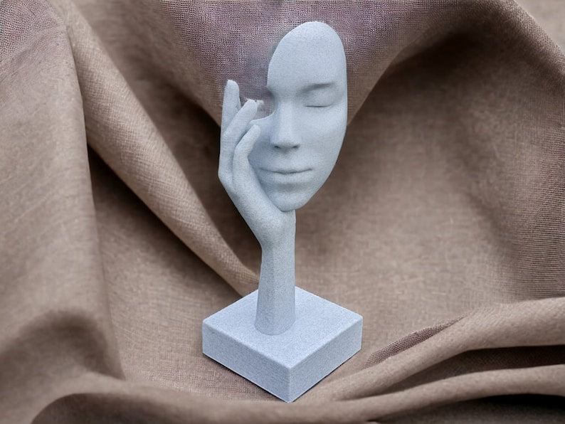 Abstract Sculpture - Surrealism Women Sculpture