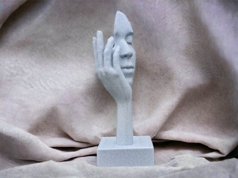 Abstract Sculpture - Surrealism Women Sculpture